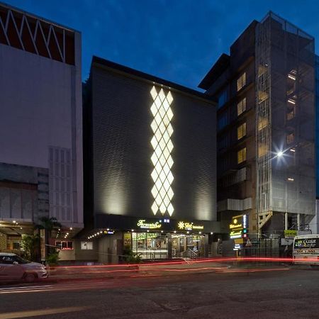 Hotel Sifat International Surat Buitenkant foto
