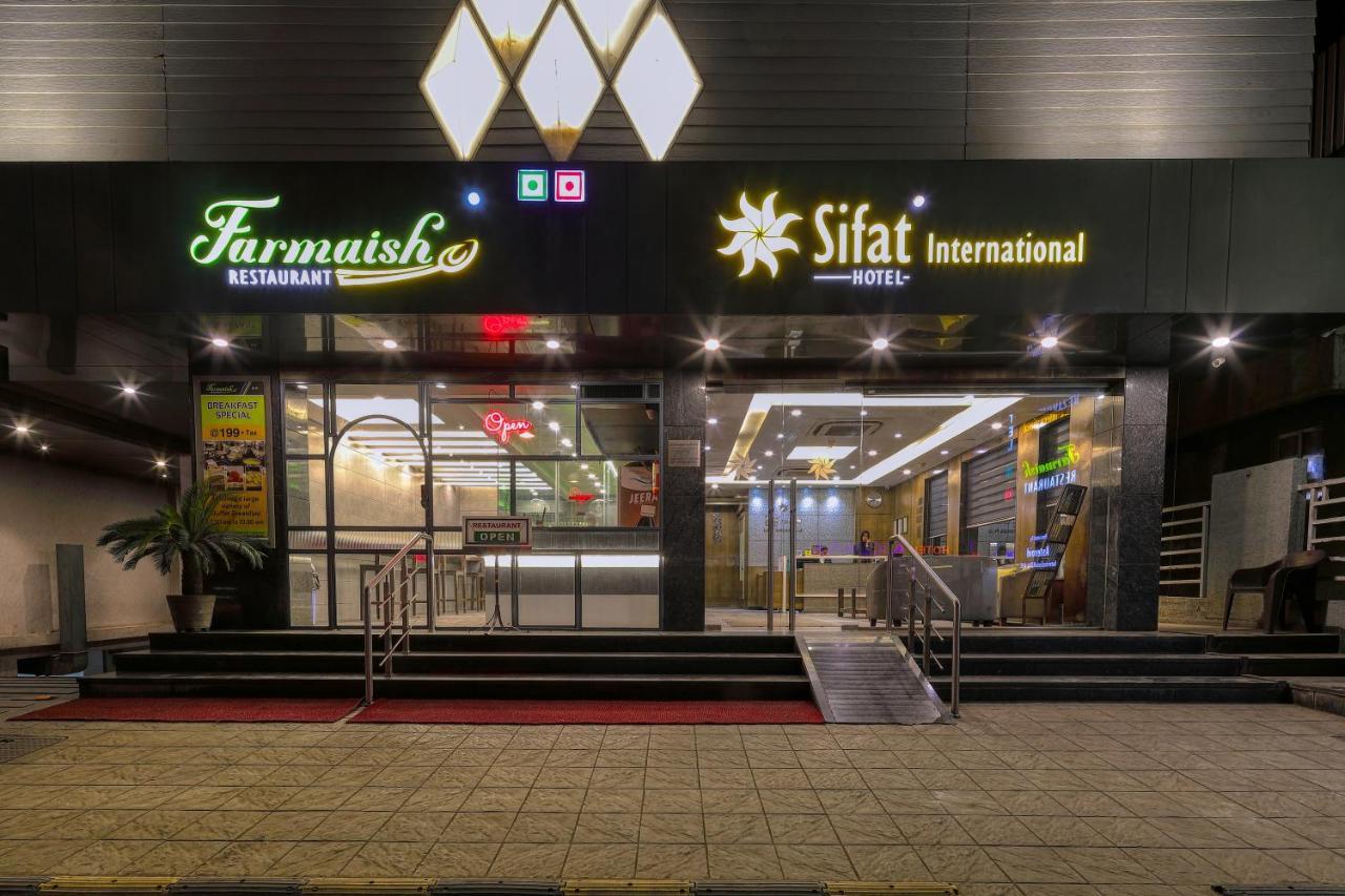 Hotel Sifat International Surat Buitenkant foto