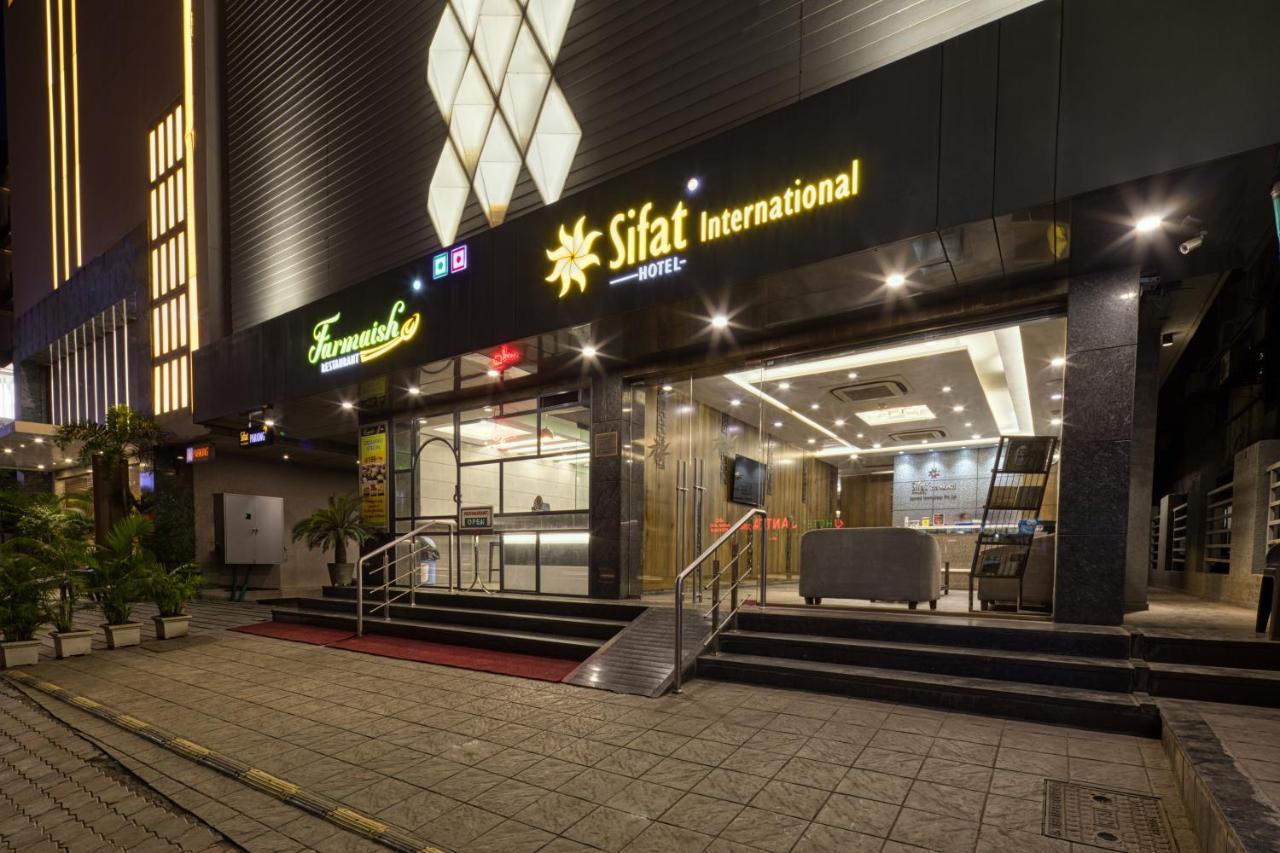 Hotel Sifat International Surat Buitenkant foto
