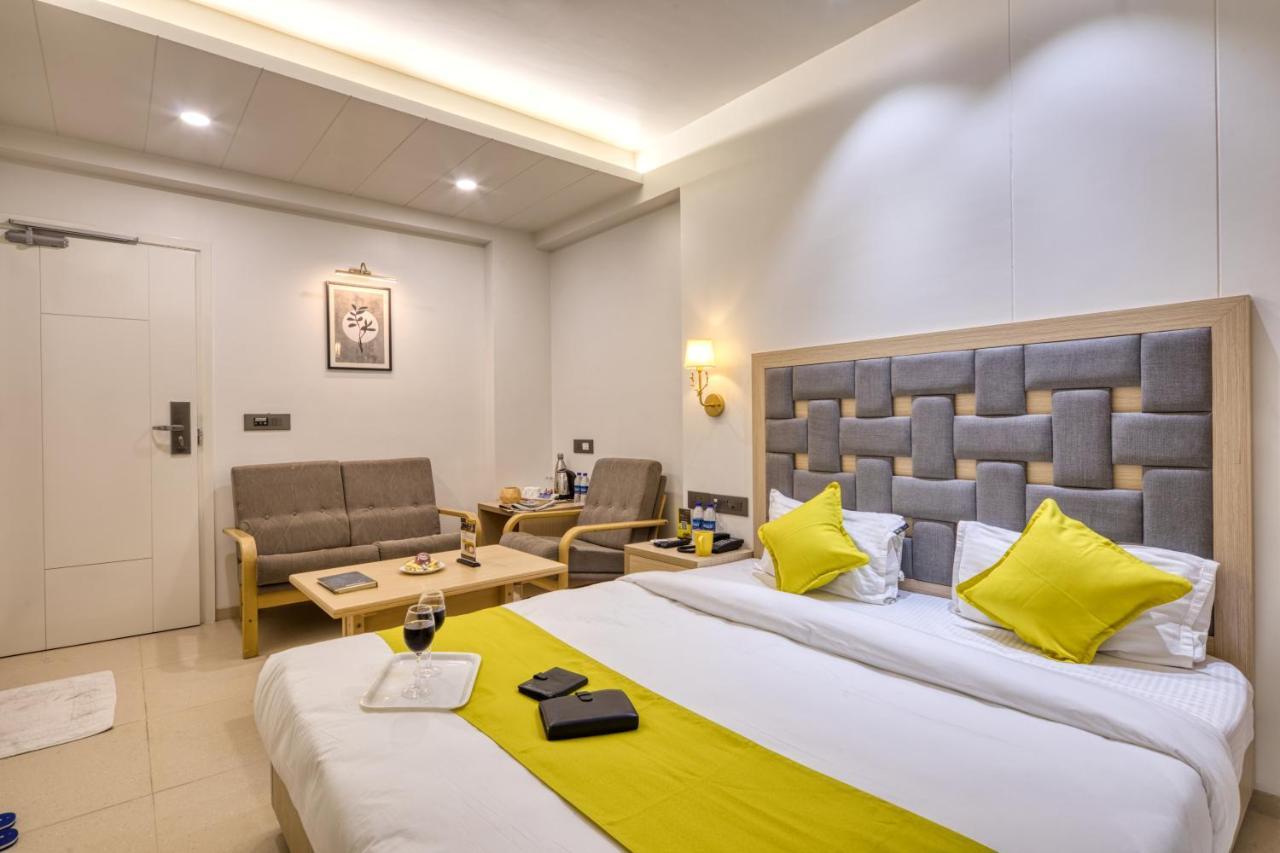 Hotel Sifat International Surat Buitenkant foto