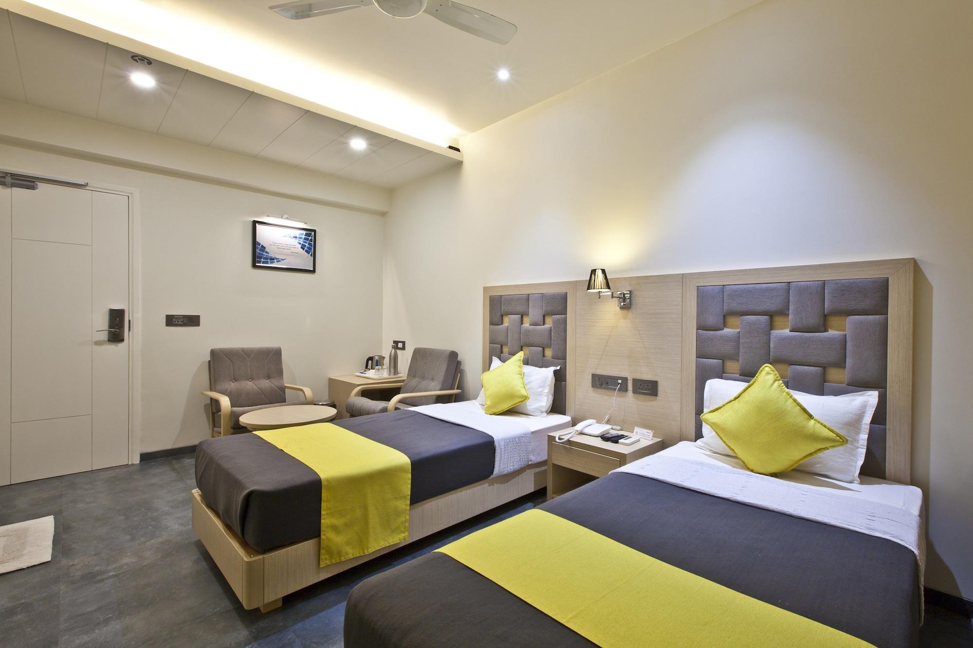 Hotel Sifat International Surat Buitenkant foto