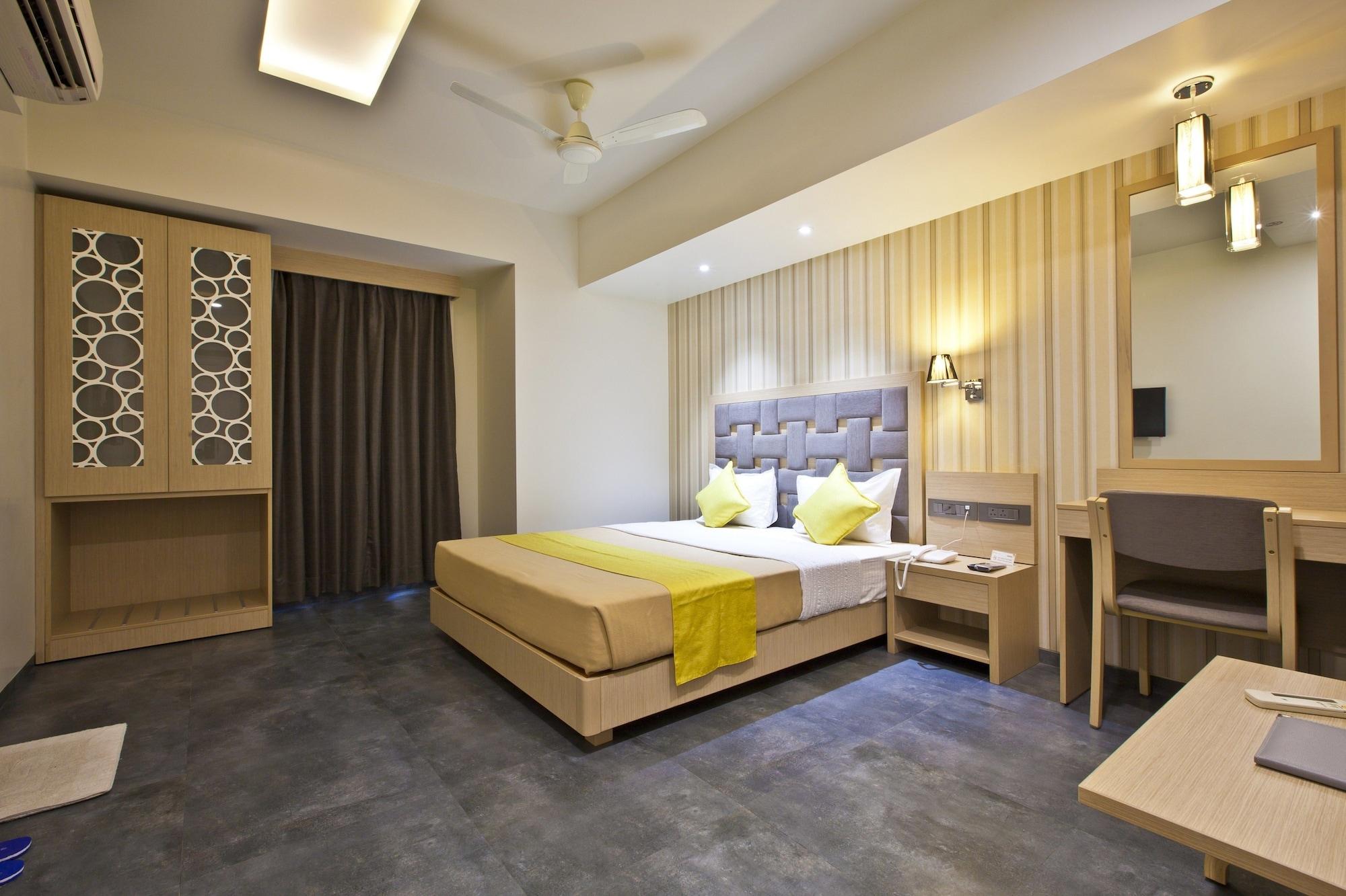 Hotel Sifat International Surat Buitenkant foto