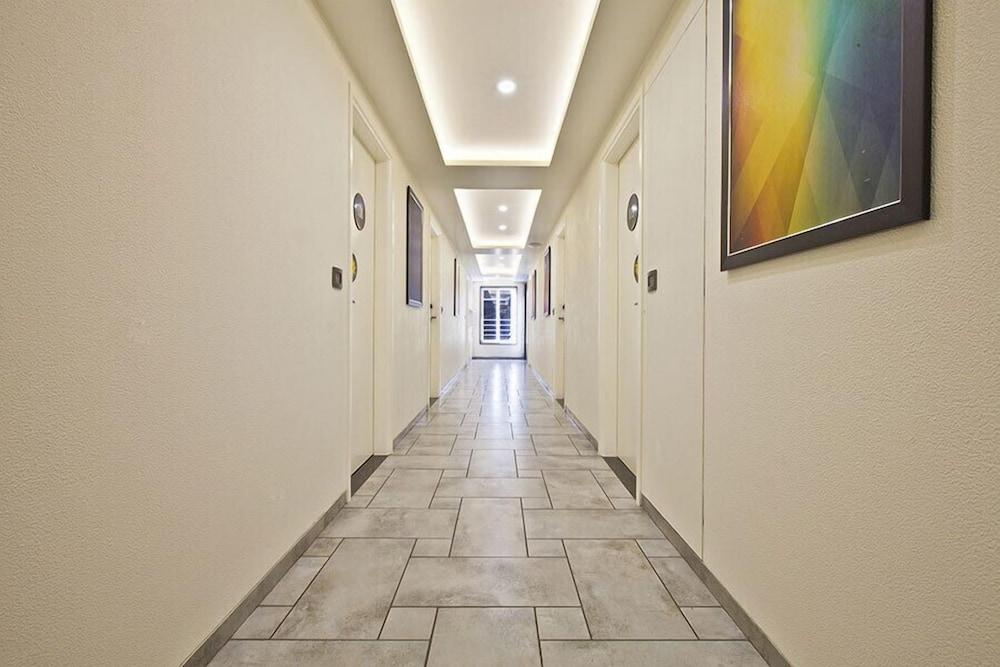 Hotel Sifat International Surat Buitenkant foto