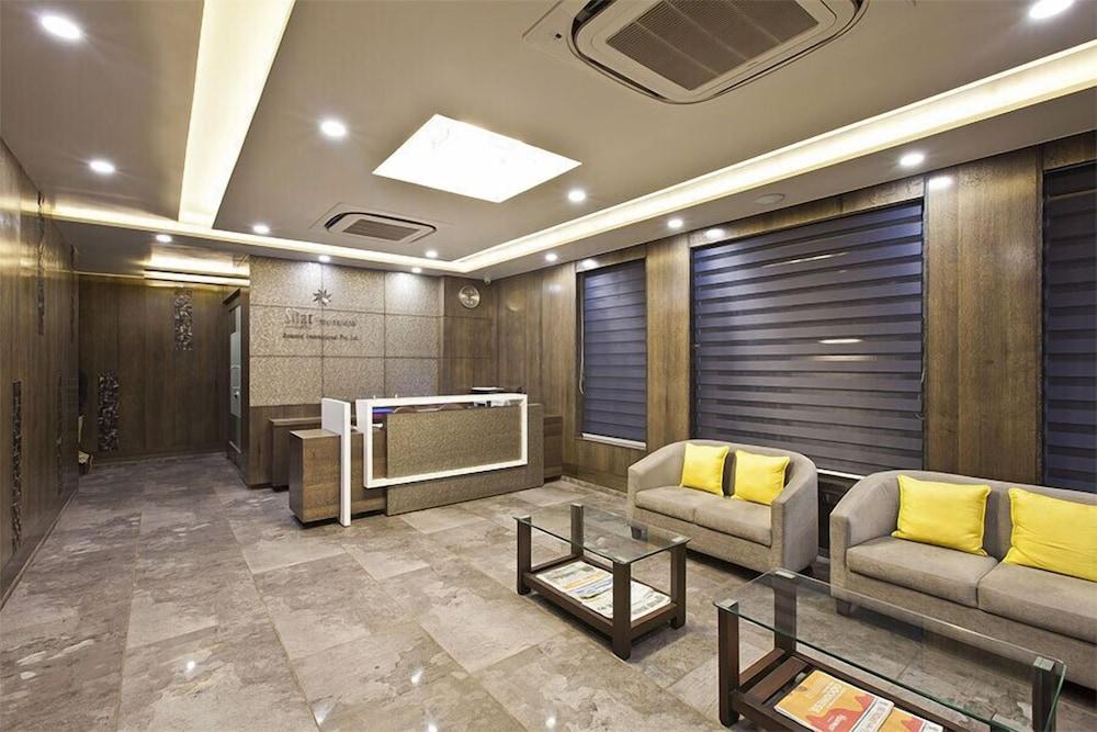 Hotel Sifat International Surat Buitenkant foto