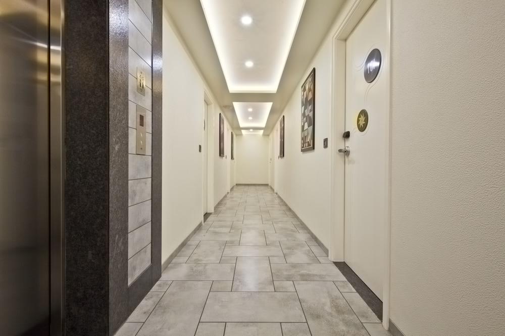 Hotel Sifat International Surat Buitenkant foto
