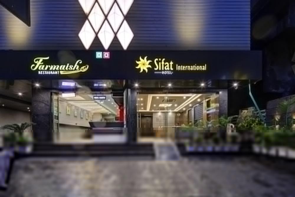 Hotel Sifat International Surat Buitenkant foto