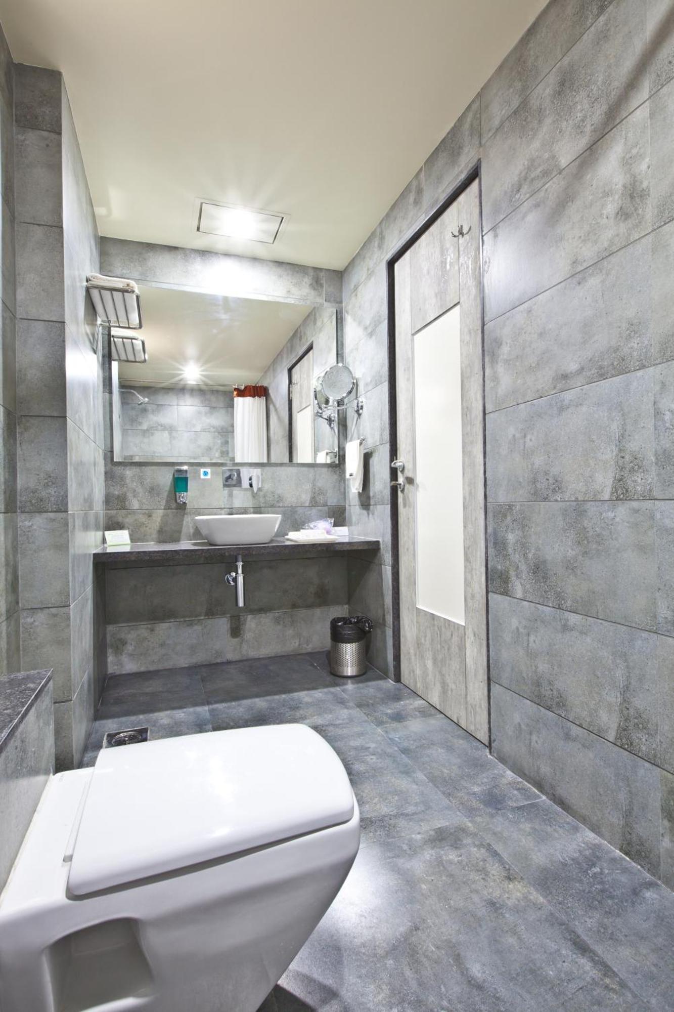 Hotel Sifat International Surat Buitenkant foto