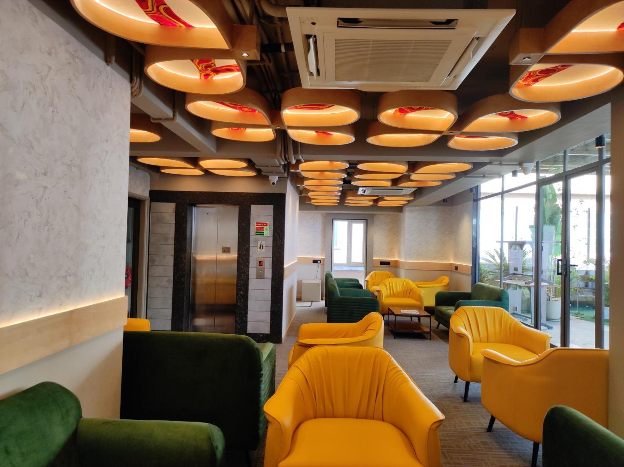 Hotel Sifat International Surat Buitenkant foto