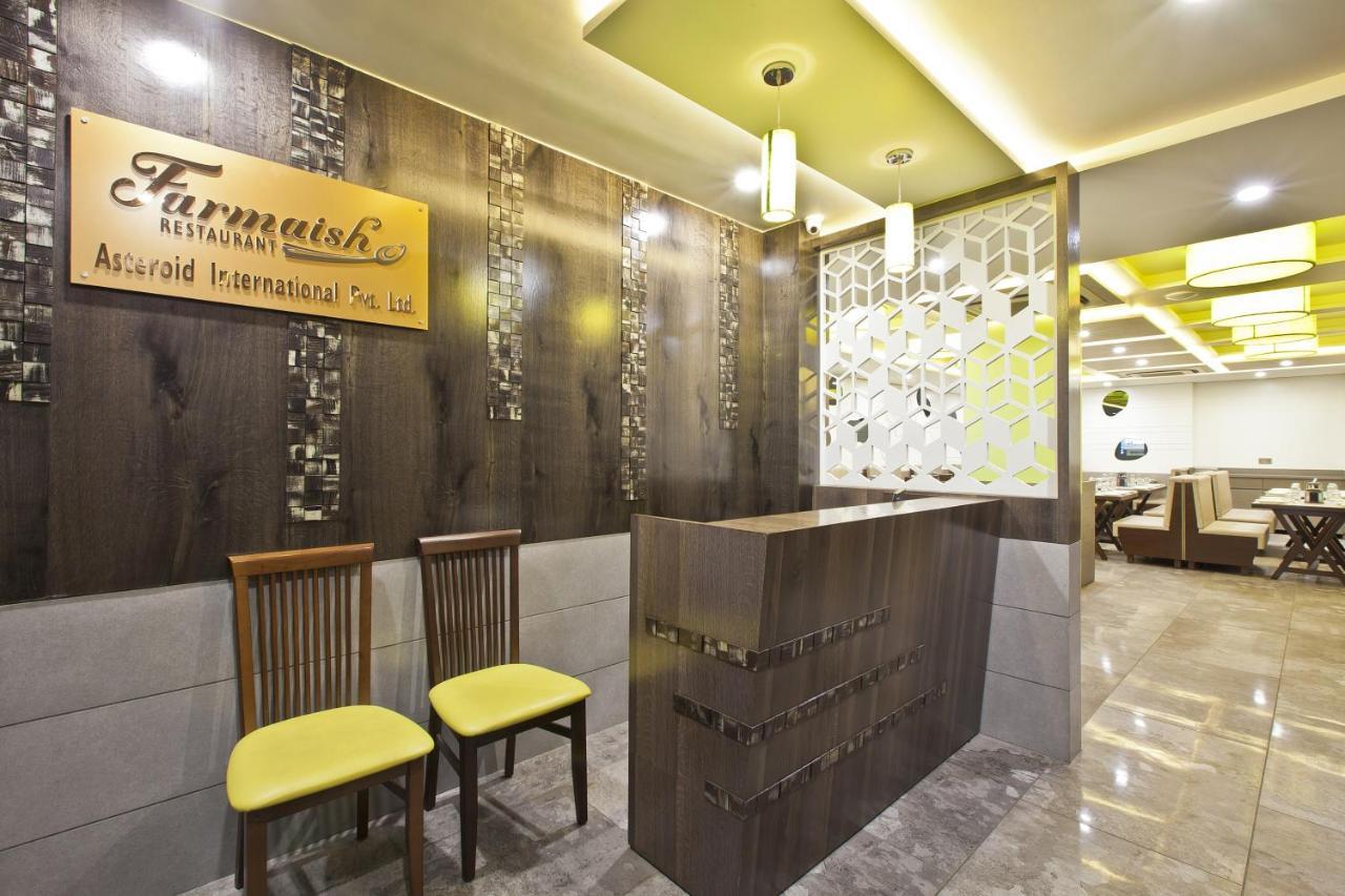 Hotel Sifat International Surat Buitenkant foto